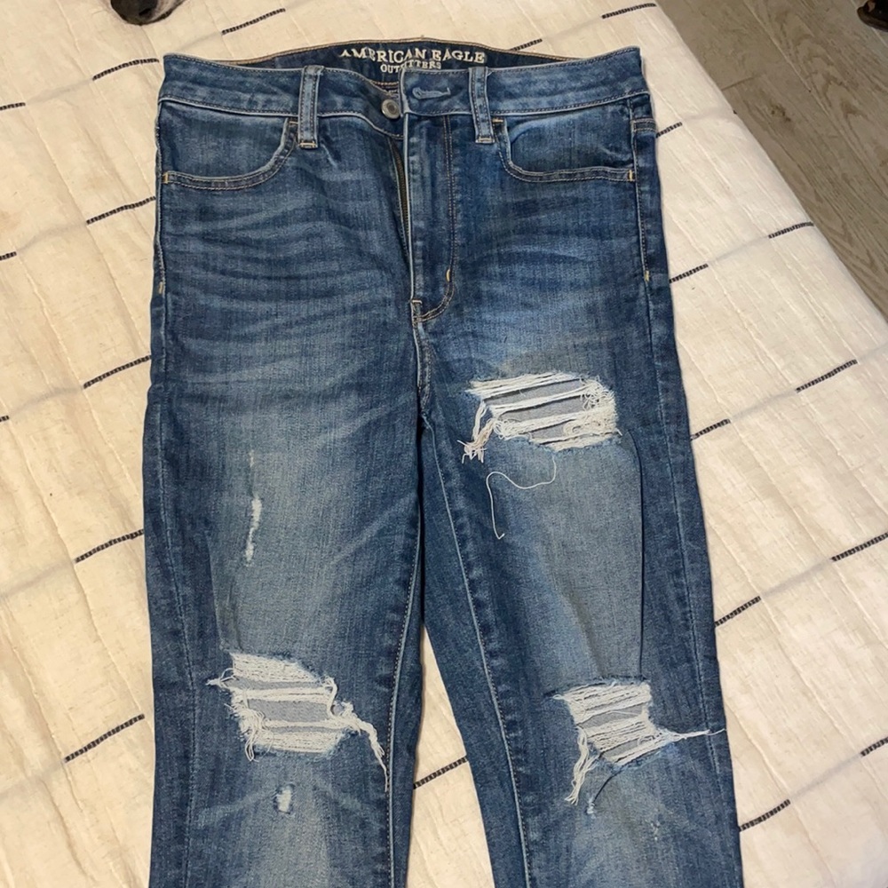 Ripped AE jeans size 6